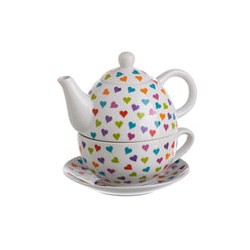 Tetera Con Taza De Porcelana Y Plato Blanco Con Corazones