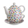 Tetera Con Taza De Porcelana Y Plato Blanco Con Corazones